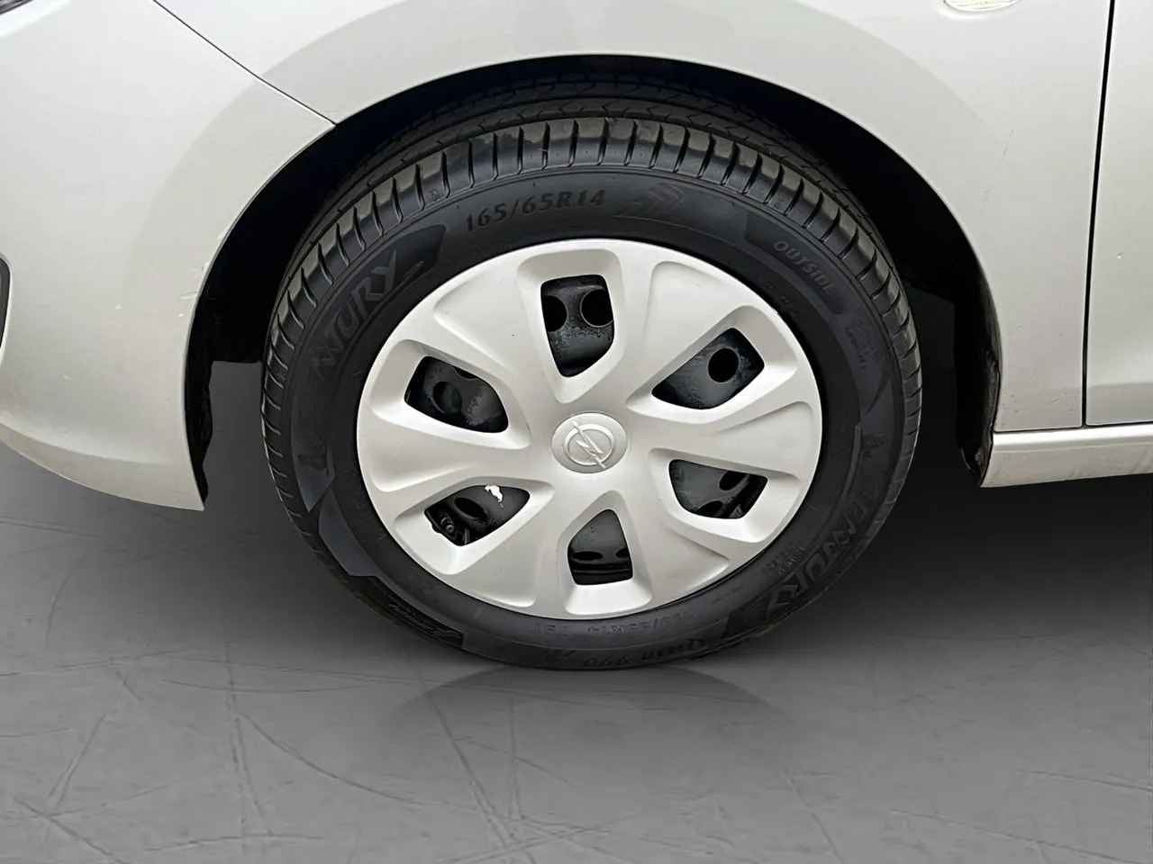 Vehicle image 24