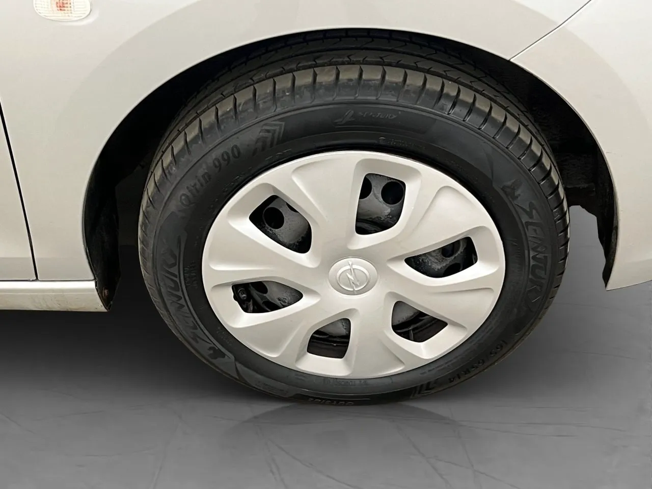 Vehicle image 21