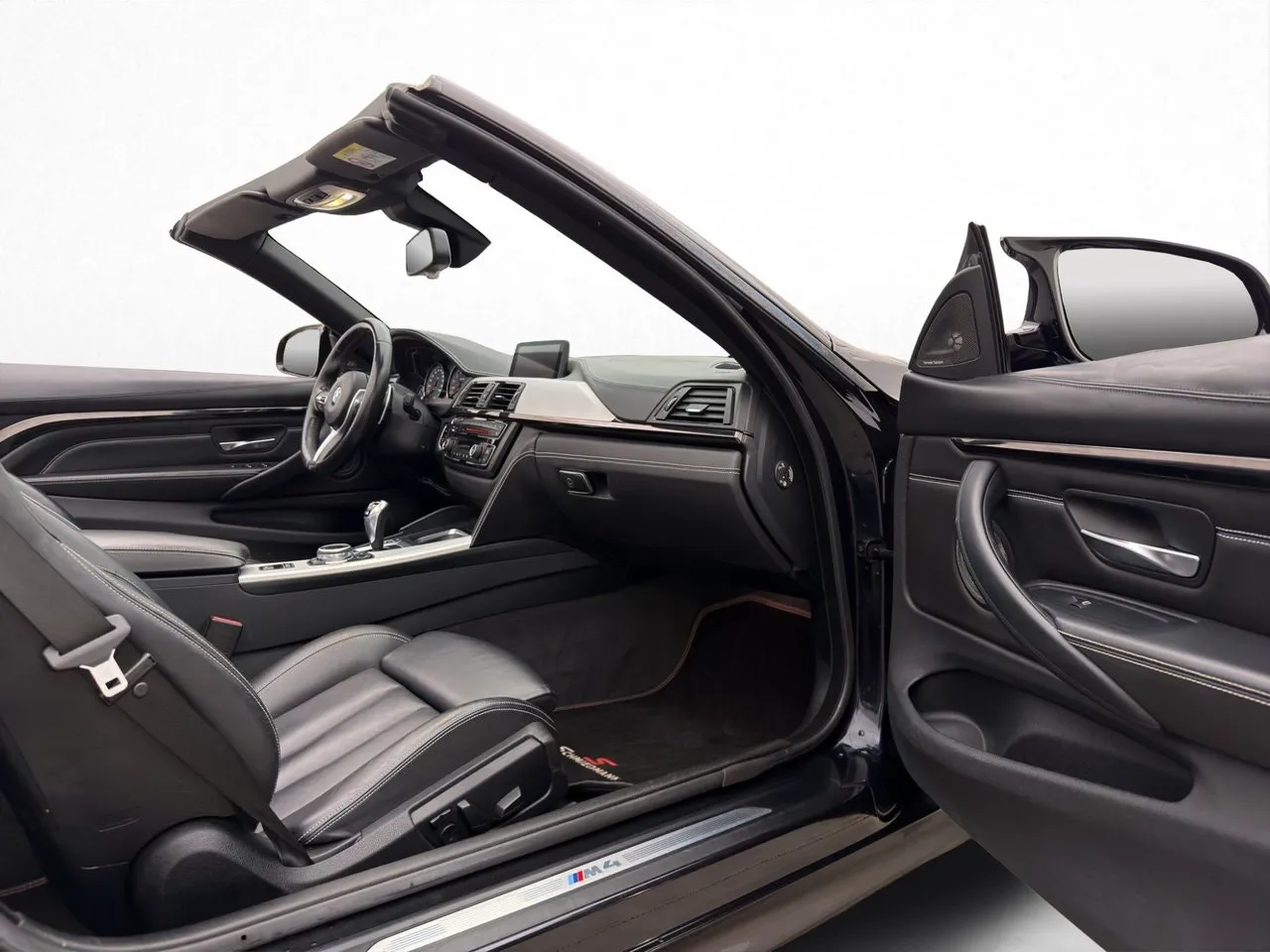 Vehicle image 32