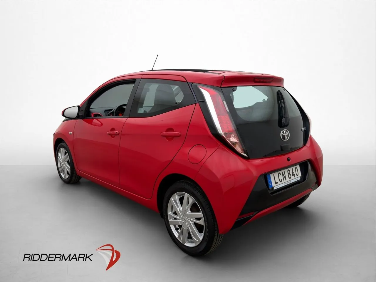 Vehicle image 7