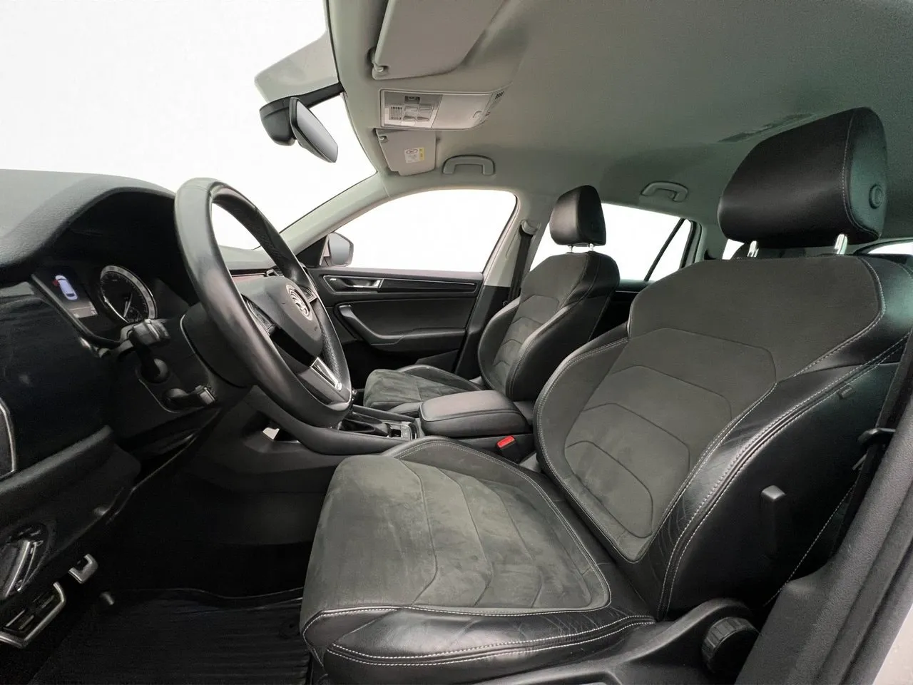 Vehicle image 24