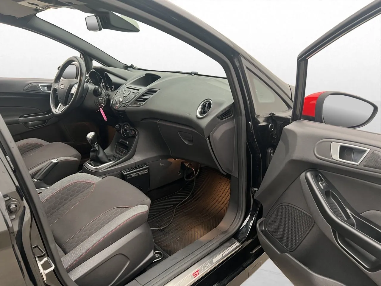 Vehicle image 15