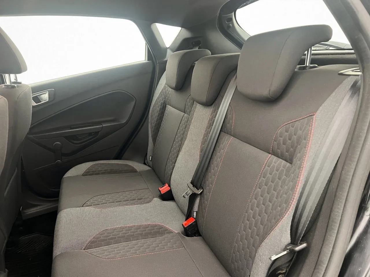 Vehicle image 16