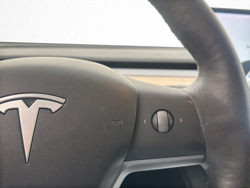 Tesla Model Y bild 25