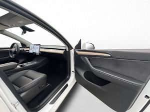 Tesla Model Y bild 19