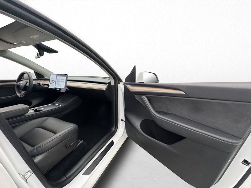 Tesla Model Y bild 19