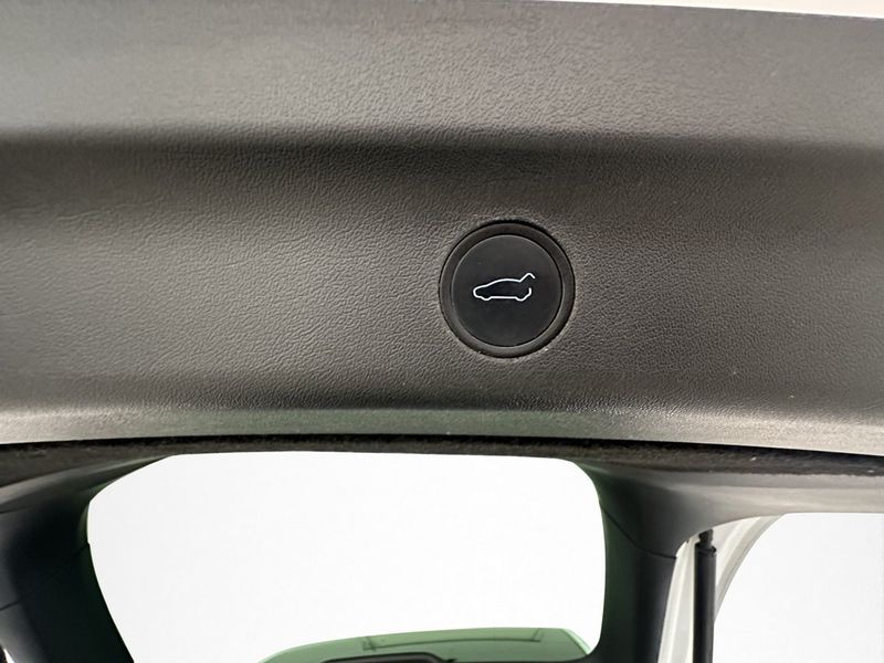 Tesla Model Y bild 27