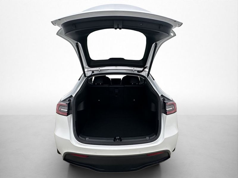 Tesla Model Y bild 8