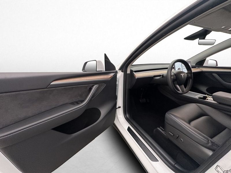 Tesla Model Y bild 9