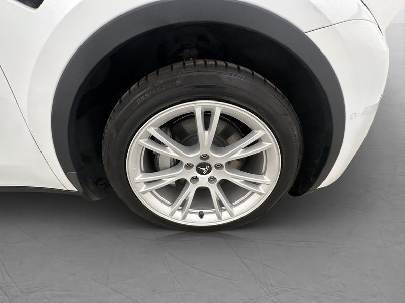 Tesla Model Y bild 31