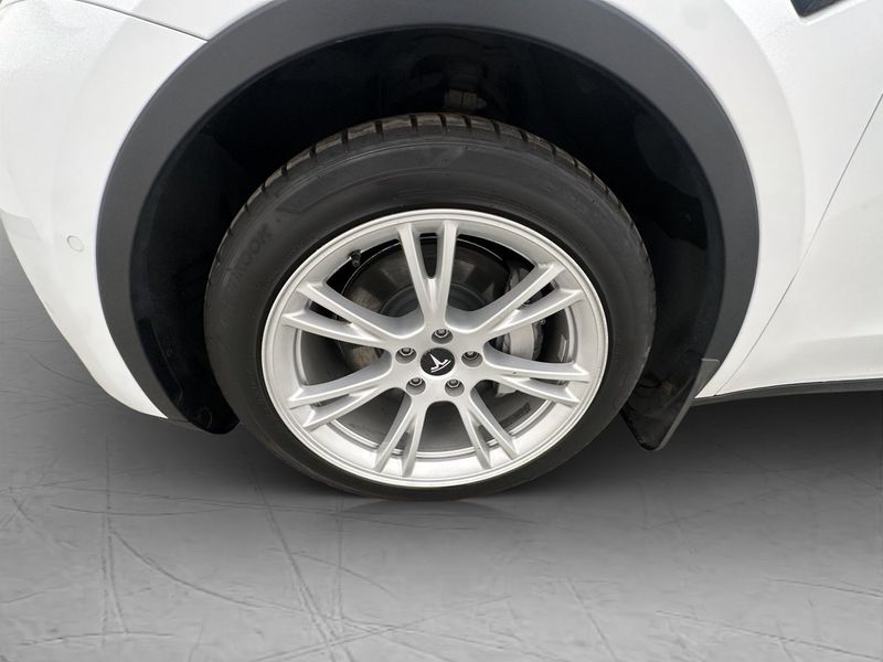 Tesla Model Y bild 28