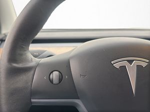 Tesla Model Y bild 24