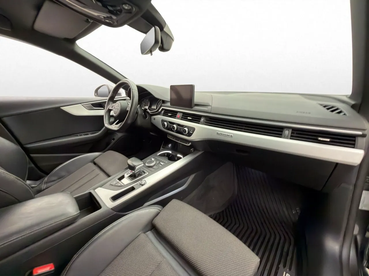 Vehicle image 25