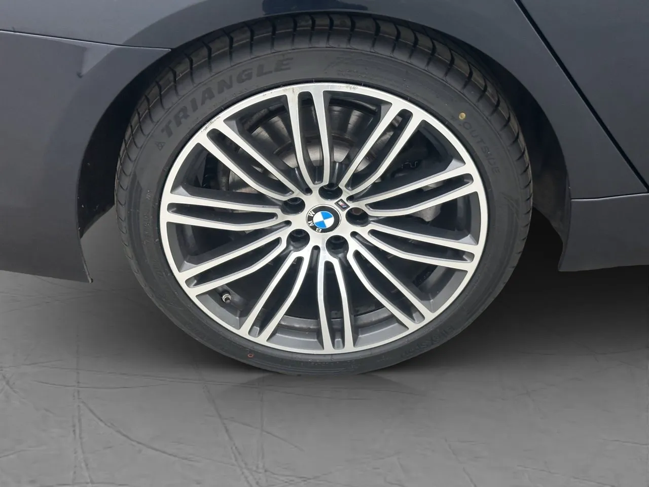 Vehicle image 32