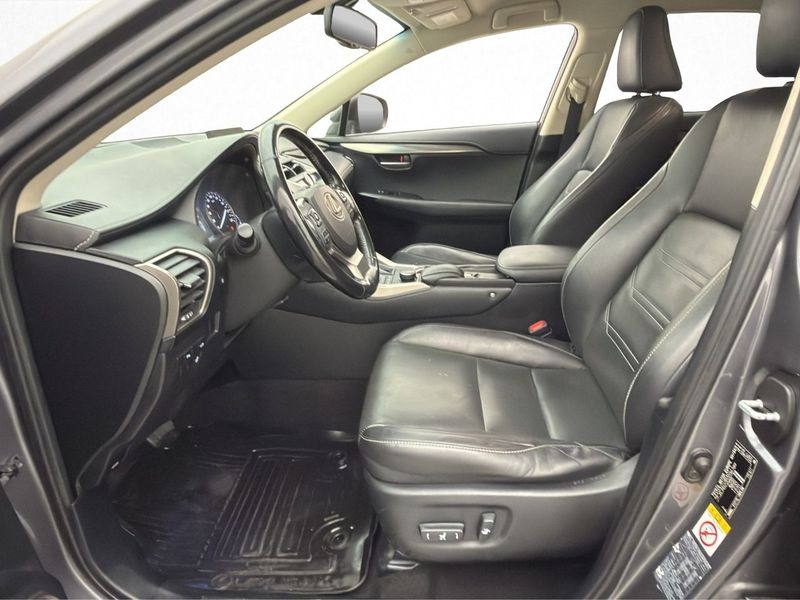 Lexus NX bild 12