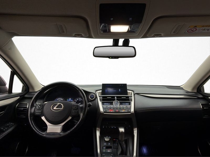 Lexus NX bild 13