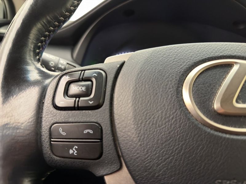Lexus NX bild 17