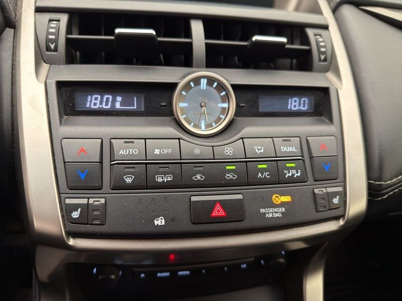 Lexus NX bild 24