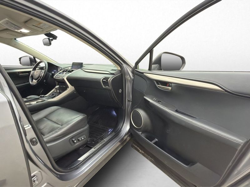 Lexus NX bild 27