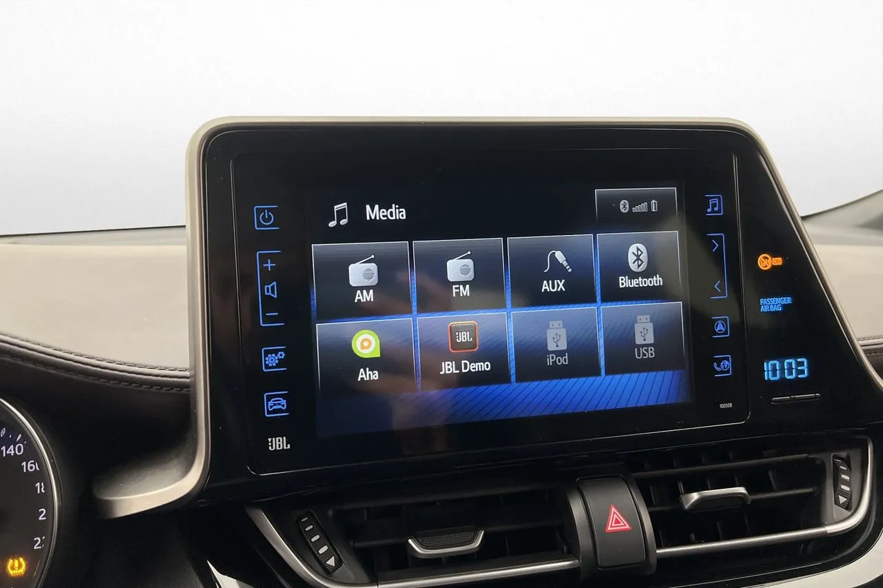 Vehicle image 18