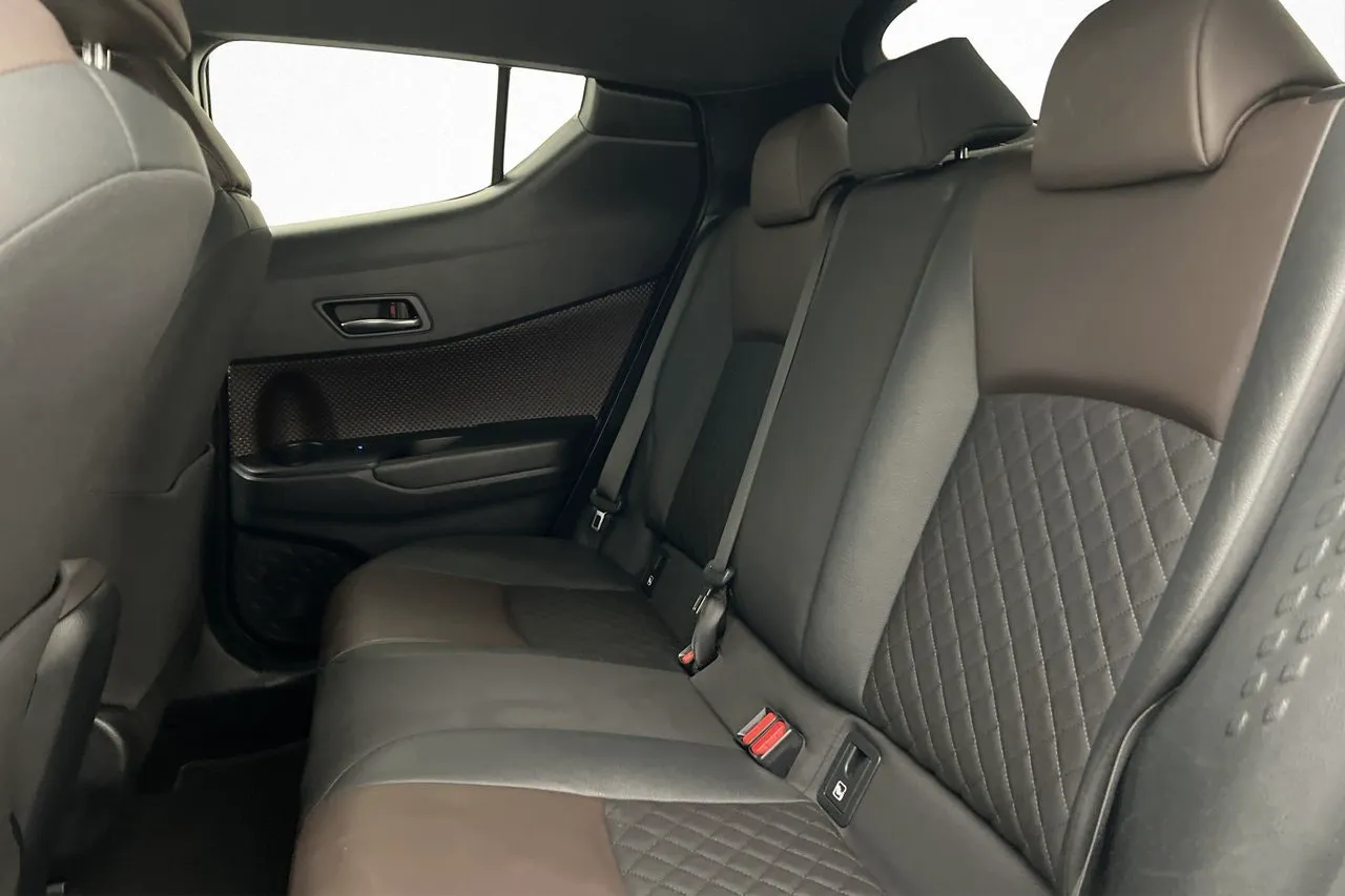 Vehicle image 23