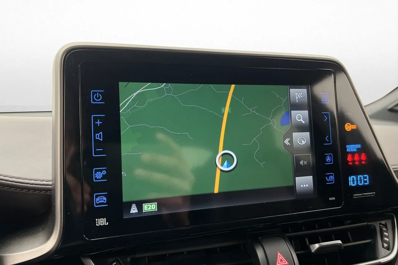Vehicle image 16