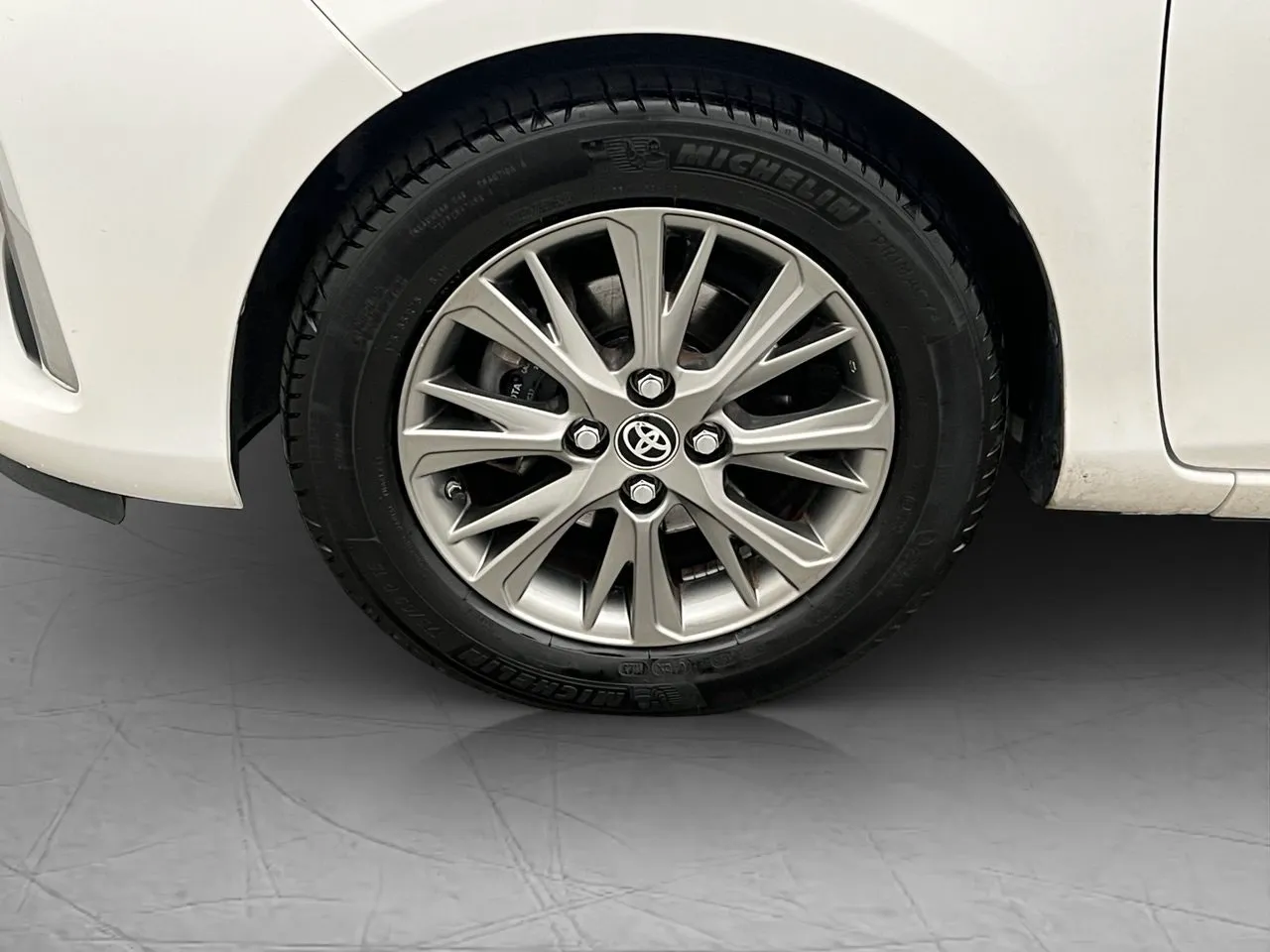 Vehicle image 25