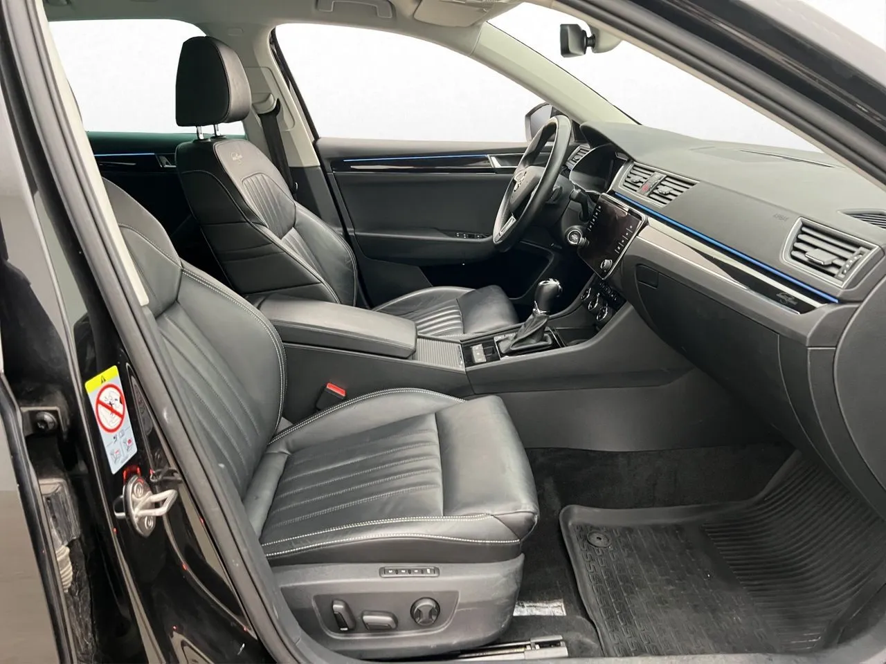 Vehicle image 22