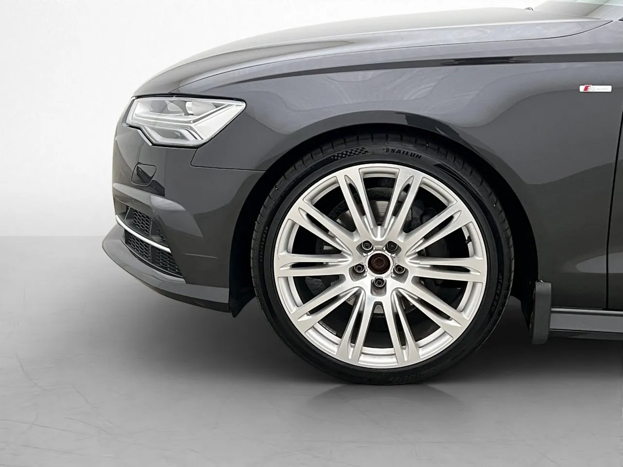 Vehicle image 30