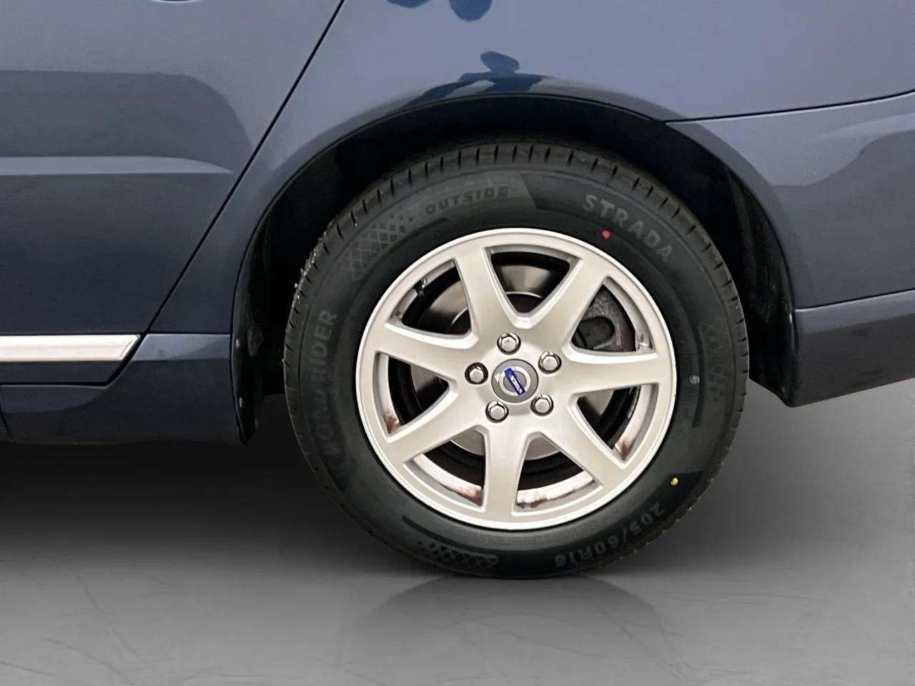 Vehicle image 30
