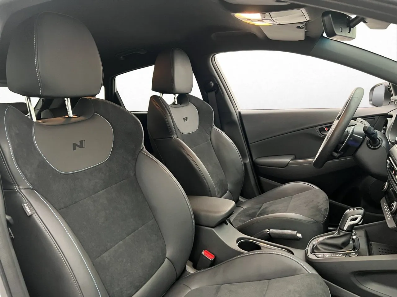 Vehicle image 32