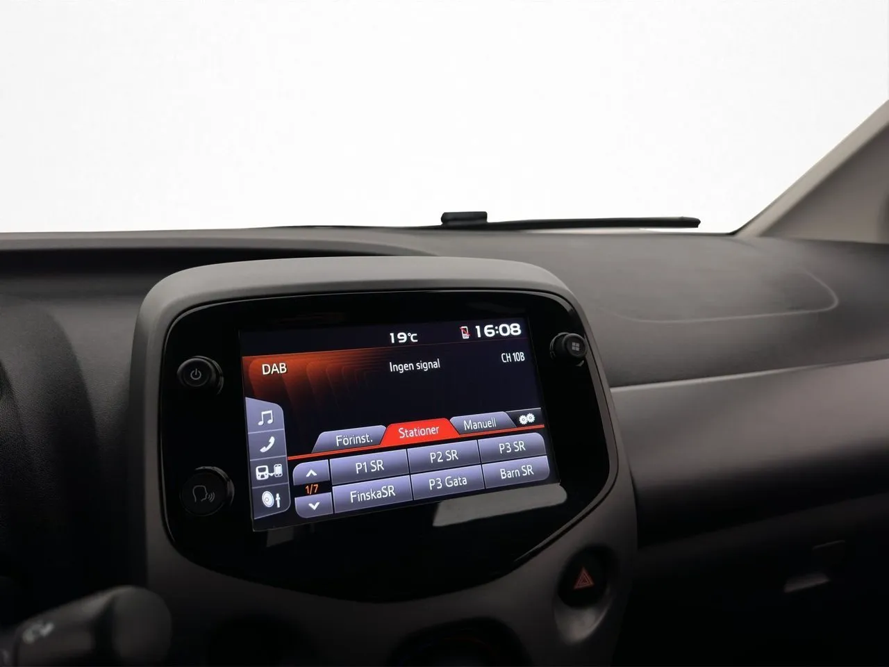 Vehicle image 18
