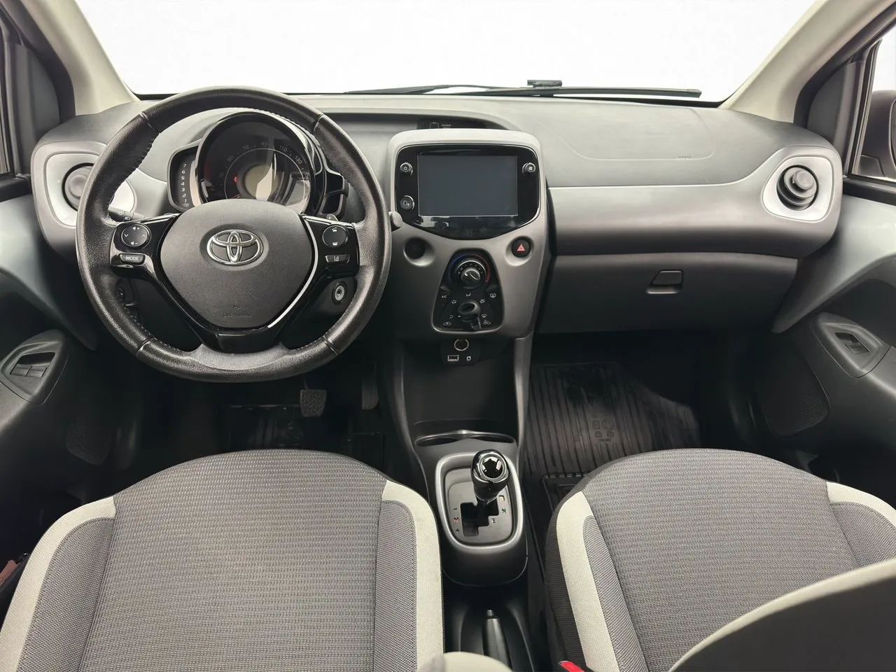 Vehicle image 11
