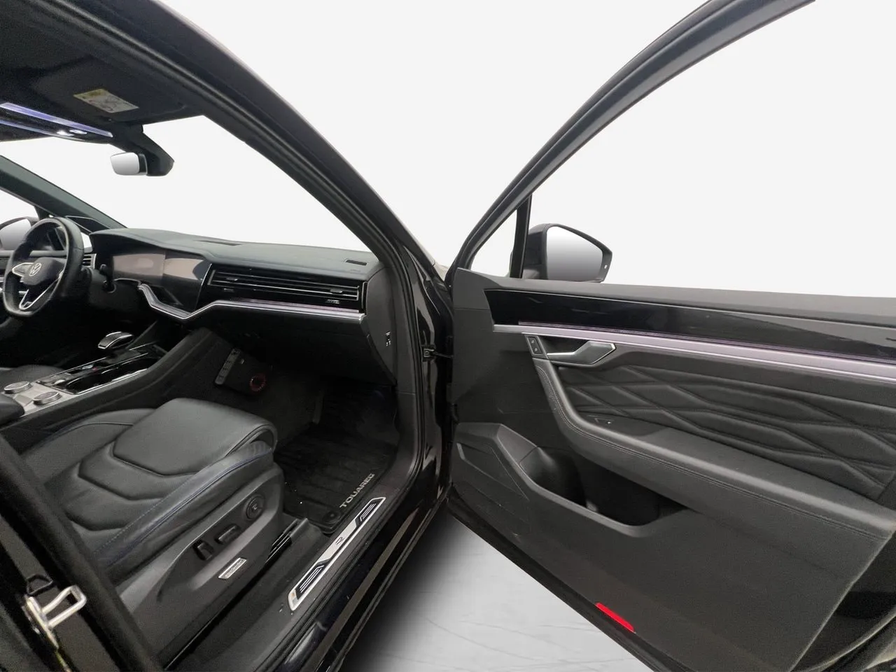 Vehicle image 32