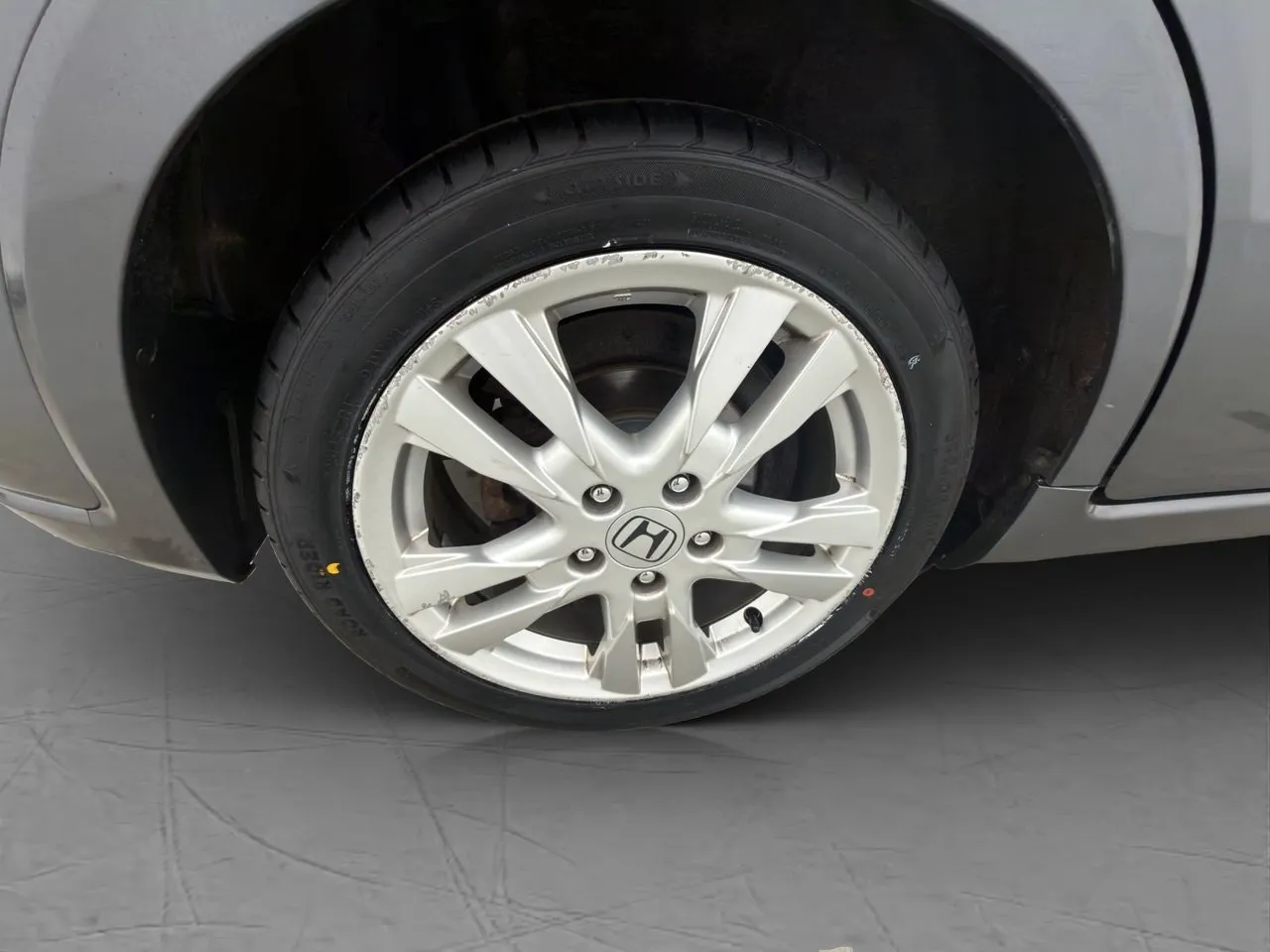 Vehicle image 32
