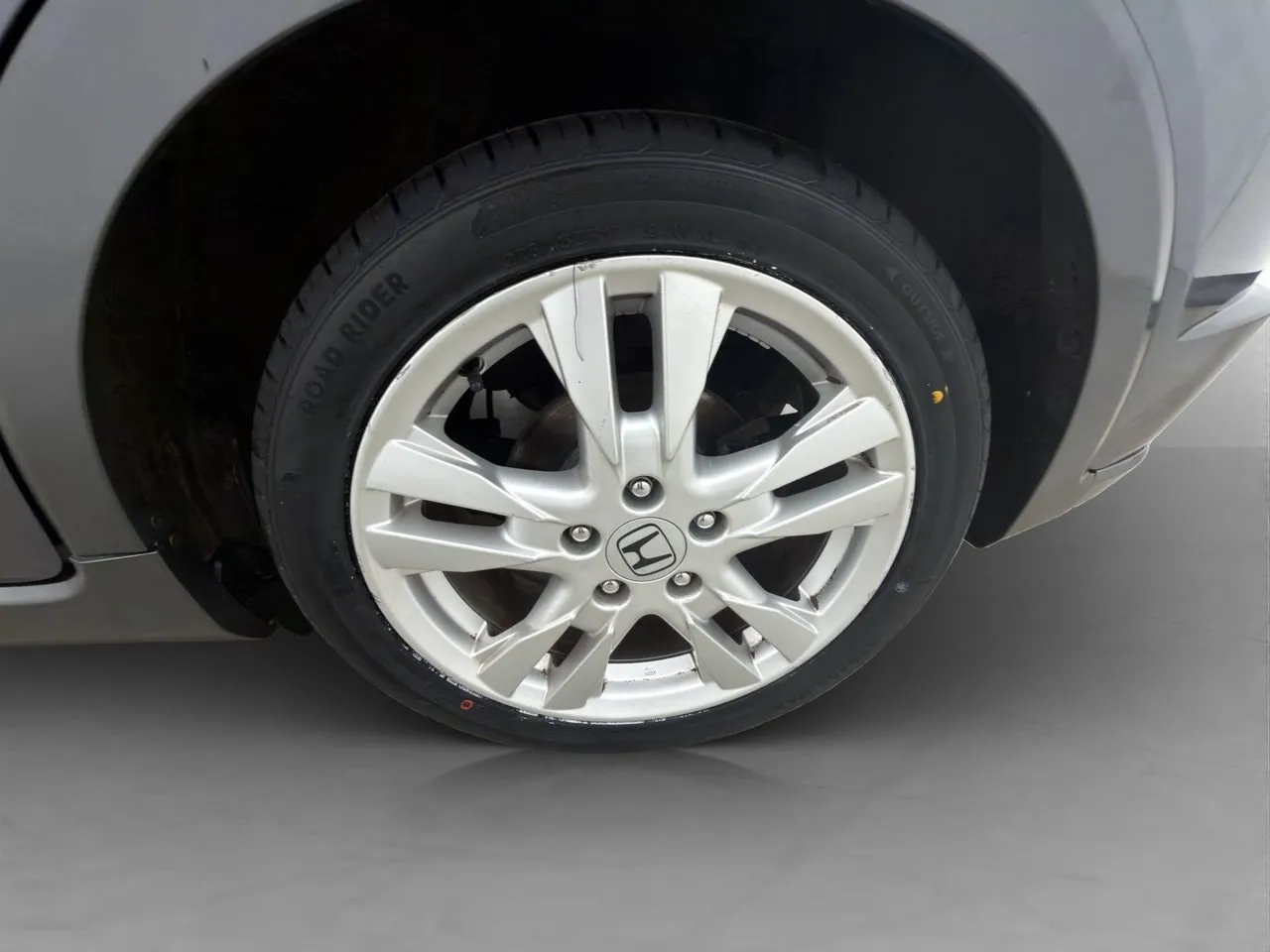 Vehicle image 30
