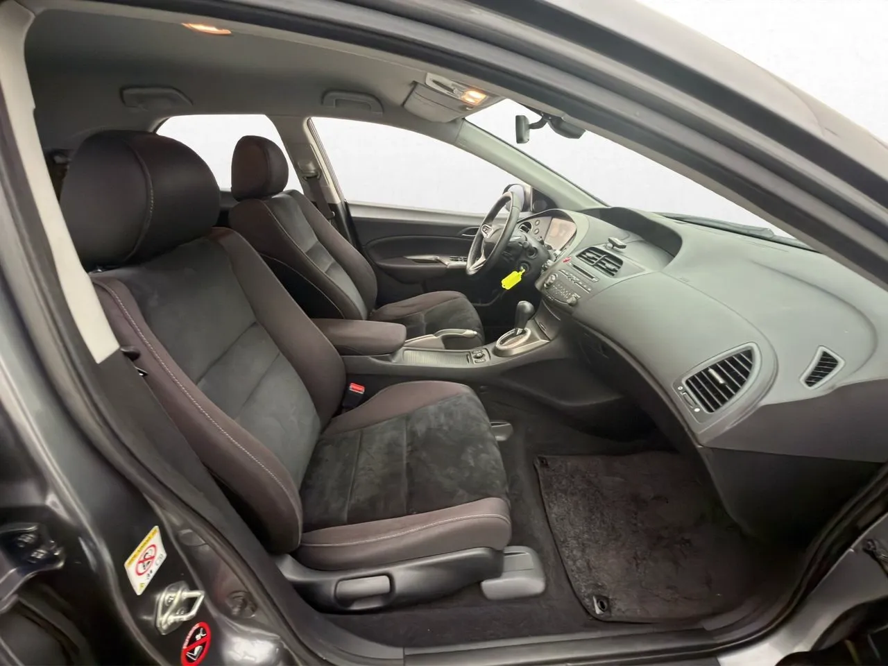 Vehicle image 25