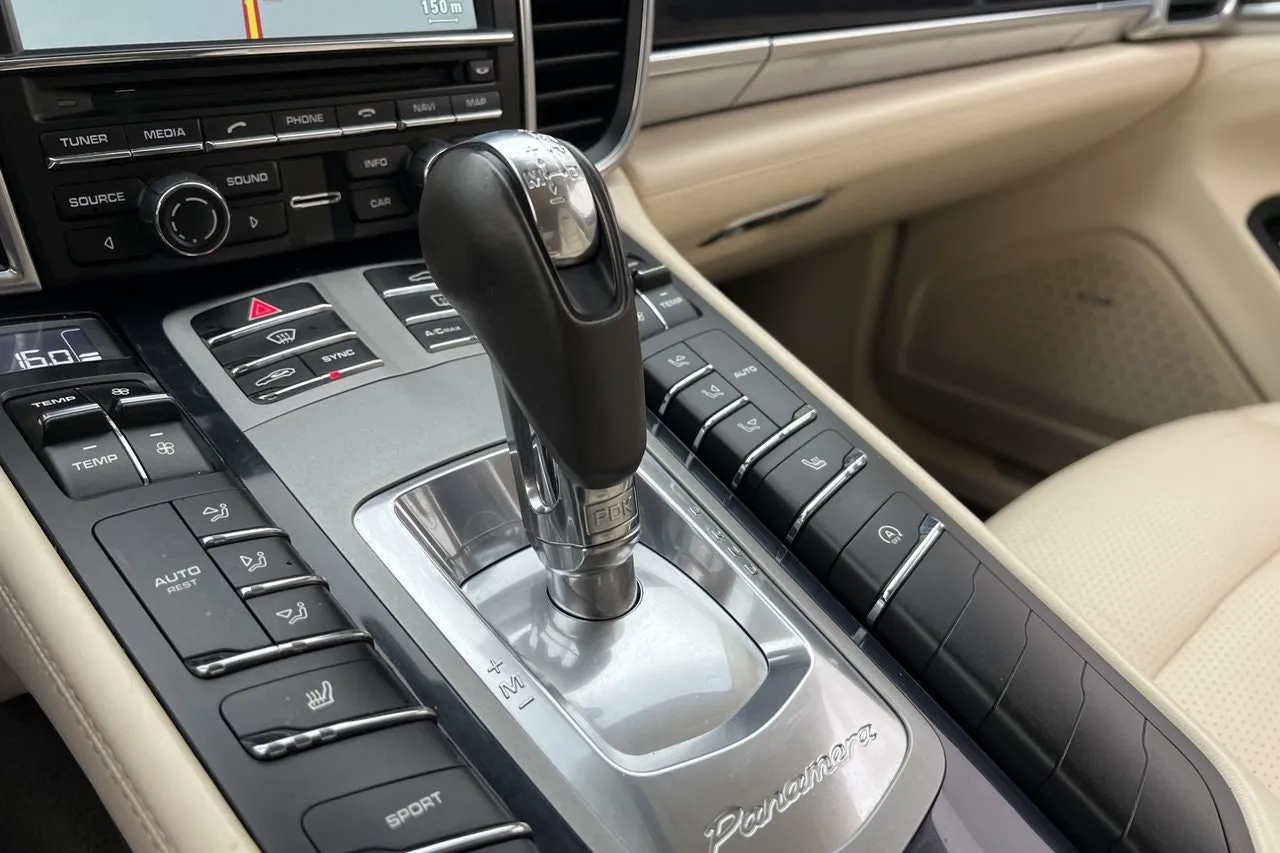 Vehicle image 26