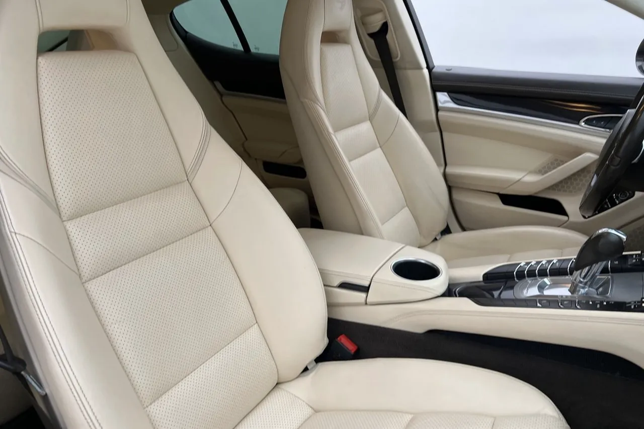 Vehicle image 30
