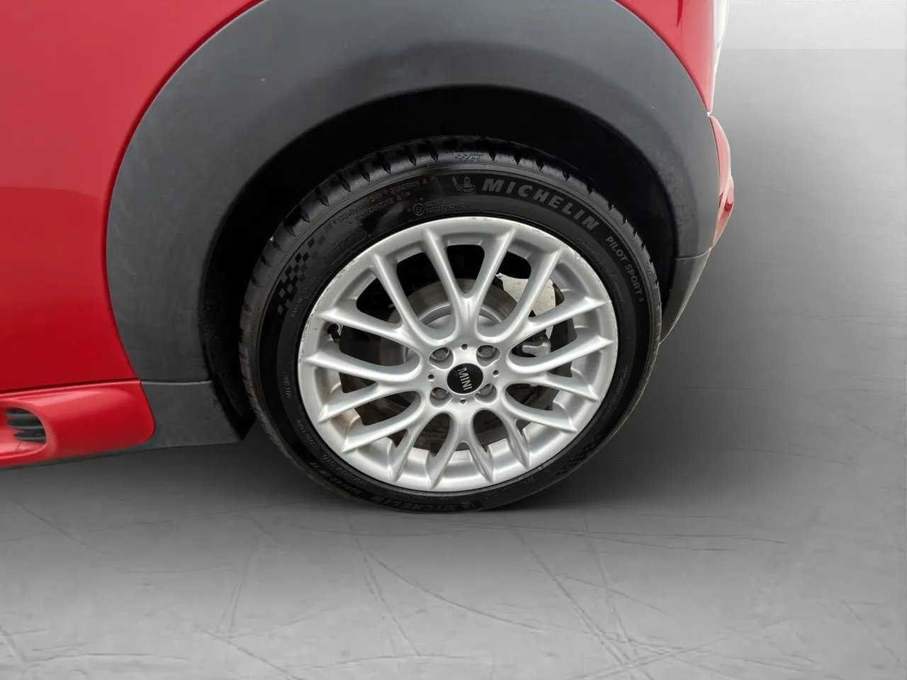 Vehicle image 30