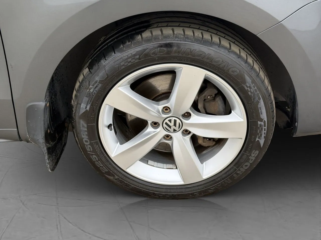 Vehicle image 30