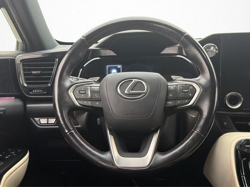 Lexus NX bild 15