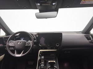 Lexus NX bild 14