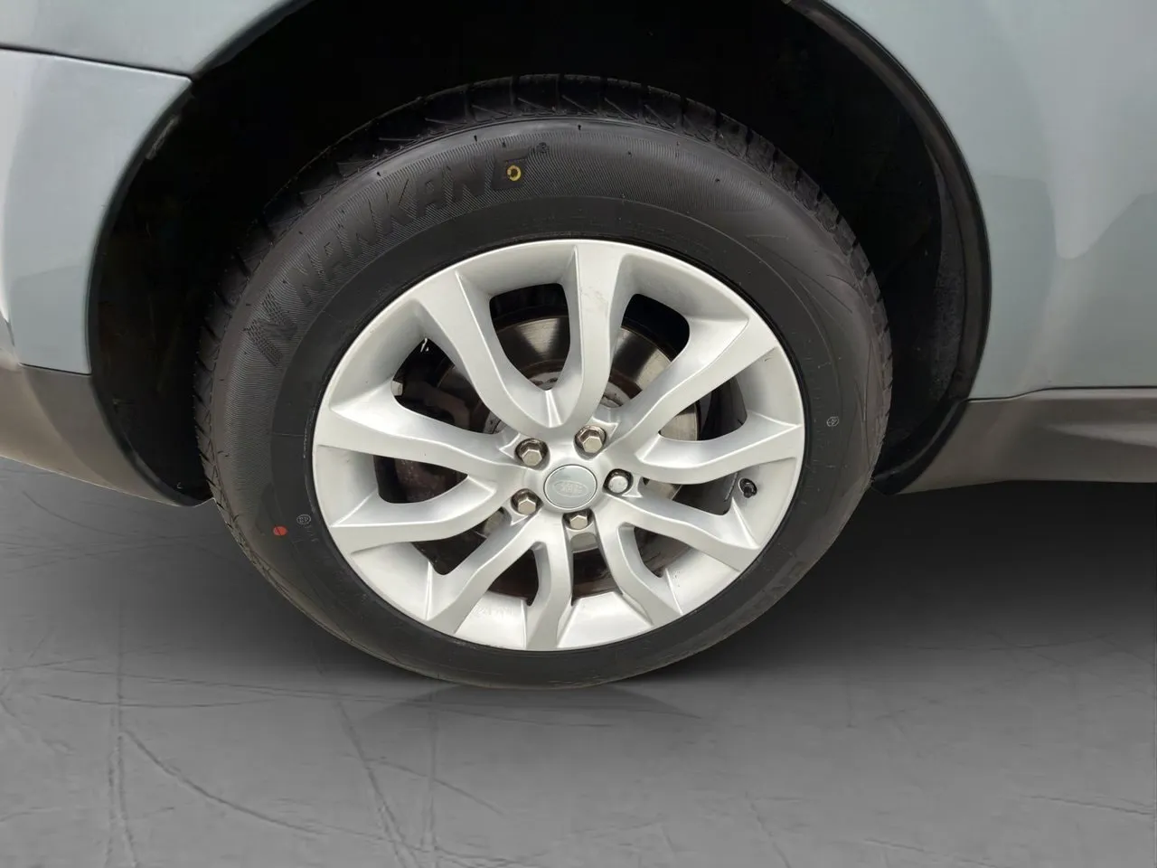 Vehicle image 32