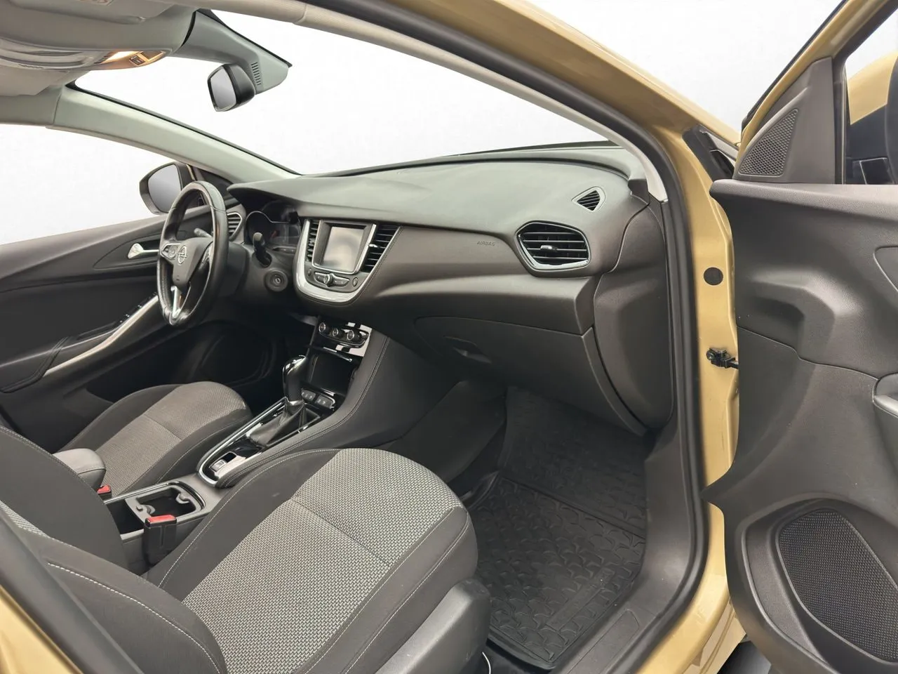 Vehicle image 20