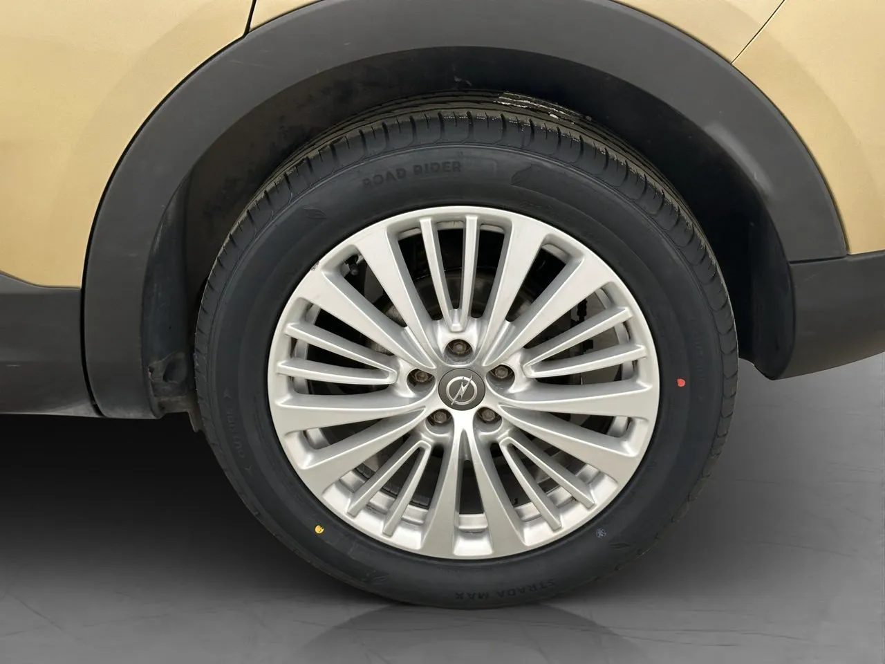 Vehicle image 25
