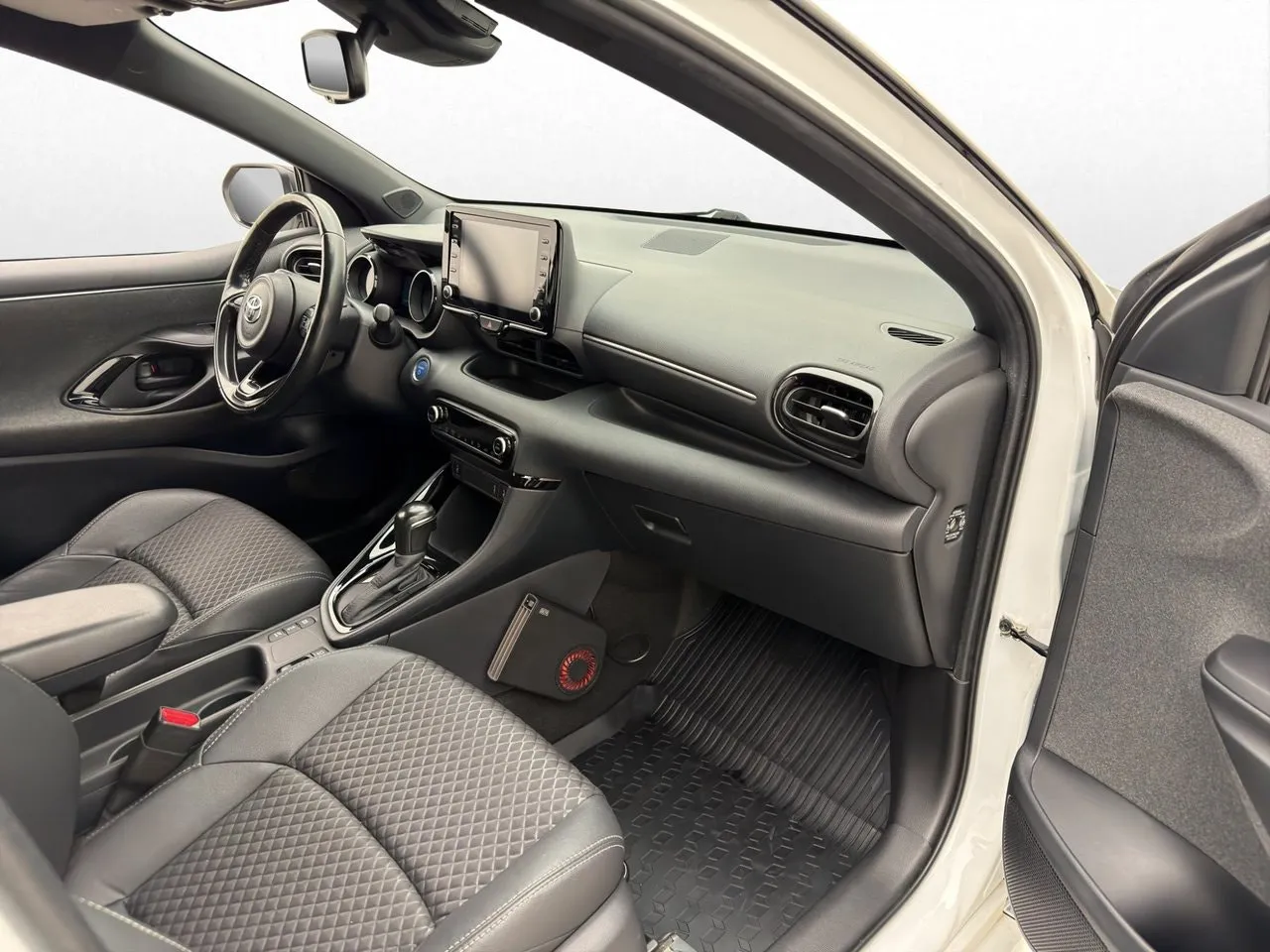 Vehicle image 25