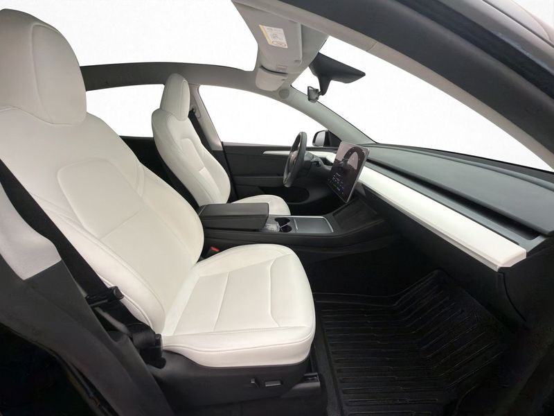Tesla Model Y bild 26