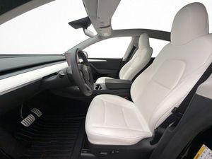 Tesla Model Y bild 12