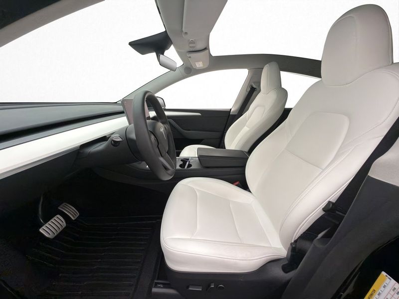 Tesla Model Y bild 12